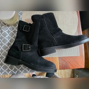 Stunnung Leather Boots New.